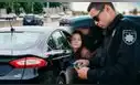 En este país pueden detenerte por conducir un automóvil negro: solo permiten un color y tiene una explicación inesperada