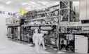 China fabrica sus propias máquinas para hacer chips y las acciones de ASML, la empresa líder del sector, se desploman