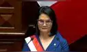Keiko Fujimori reacciona con disgusto al retiro de la oposición durante su discurso de toma de mando