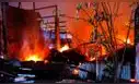 ¿Ataque extorsivo? Voraz incendio reduce a cenizas almacén de madera en Ate y afecta a familias