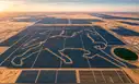 China lleva su poder energético a otro nivel con una Gran Muralla Solar de 400 km: busca generar 100 gigavatios y construye una central que podrá verse desde el espacio
