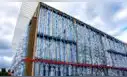 Estas 2.000 botellas de plástico iban a la basura y terminaron convertidas en un invernadero en Australia