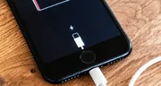 ¿Por qué mi celular indica que está cargando, pero no carga, y cómo arreglarlo?