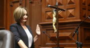 Ética: este lunes 6 votan informe final contra Helcy Heidinger por presunta contratación irregular
