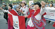 Tensión en Puno: aimaras que exigen renuncia de Dina Boluarte se enfrentan a FF. AA.