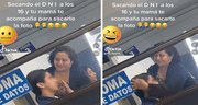 “Madre solo hay una”: captan a mujer peinando a su hijo adolescente para la toma de foto de su DNI