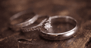 ¿Sabes en qué mano colocar el anillo de compromiso en Perú? Aquí te lo contamos