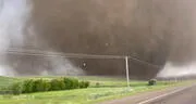 Un gran tornado azota condados de Canadá dejando varios heridos