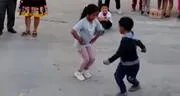 Niños se desafían para saber quién baila mejor un huaino en Cajamarca