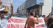 Decenas de ciudadanos protestan por llegada de Dina Boluarte y sus ministros a Trujillo