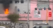 Reportan violento desalojo en Lince: personas con pasamontañas amenazan con explotar balones de gas