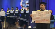 Joven universitario realiza polémico mensaje durante su graduación y usuarios reaccionan: “El más valiente de todos”