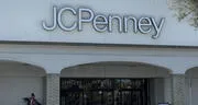 Famosa cadena de ropa cerrará sus 150 tiendas en los próximos meses y remata todos sus productos con descuentos