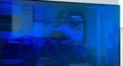 ¿Por qué la pantalla de tu Smart TV se ve azul cuando la enfocas con la cámara del celular?