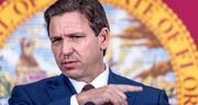 Duro golpe a Ron DeSantis: la ciudad en Florida que toma medidas para defender a los inmigrantes