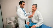 Nuevo proyecto de ley ampliaría la cobertura de salud a inmigrantes sin estatus legal en este estado de EEUU
