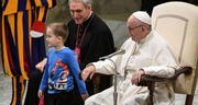 El emotivo gesto que tuvo el papa Francisco con un niño con autismo: “Si quiere jugar acá, déjalo”