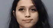Liberan bajo fianza a mujer arrestada en Florida por mensaje de auxilio del hijo de su novio: fue acusada de abuso infantil