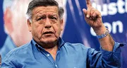 César Acuña minimiza sus constantes pedidos de licencia de trabajo: “Muchos peruanos viajan, yo también”