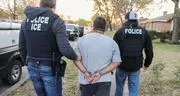 Tiene Green Card y apoyaba abiertamente a Trump, pero ICE lo detuvo e inició un proceso de deportación en su contra