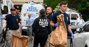 Joven amenaza con un cuchillo a policías de Nueva York tras intentar matar a su expareja en su apartamento: terminó siendo abatido