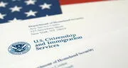 USCIS señala quiénes pueden solicitar la residencia permanente por lazos familiares en Estados Unidos