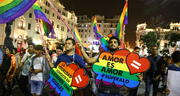 Gobierno de Boluarte contra la comunidad LGTB: prohíbe ingreso de trans a baños públicos según su identidad de género