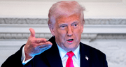 El nuevo método de Donald Trump para que los inmigrantes obtengan la residencia permanente en EEUU estará disponible en los próximos días