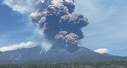 Volcán Etna entra en erupción en Sicilia: lanza una enorme nube de ceniza visible desde kilómetros en Italia