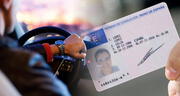 ¿Cuáles son los requisitos y costos para obtener el carnet de conducir en España en 2025?
