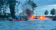 Bomberos de Nueva York logran apagar incendio en un barco de El Bronx: capitán fue arrestado por conducir ebrio