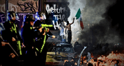 Policía de Los Ángeles arresta a casi 200 manifestantes durante toque de queda por las protestas contra redadas de ICE