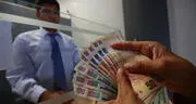 Aguinaldo de S/300 por Fiestas Patrias: ¿cuándo se paga y qué trabajadores del sector público lo recibirán?