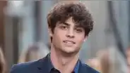 Noah Centineo comparte su número de celular para hablar con sus fans en esta cuarentena