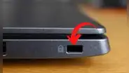 ¿Para qué sirve el agujero que se encuentra en el lado derecho o izquierdo de tu laptop?