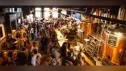 Restaurantes podrían atender dentro de local en julio