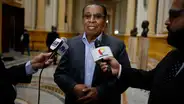 Congresista Justiniano Apaza: "Si cae el presidente tienen que caer todos, debemos irnos todos"