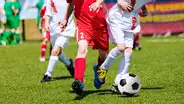 Padres inscriben a sus hijos en academias de fútbol desde los 3 años