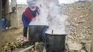 Ollas comunes de Arequipa preparan a leña los alimentos ante la escasez de gas