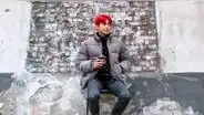 Suho, líder de EXO, espera en la calle a fan para poder firmarle un autógrafo [VIDEO]