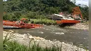 Colapsa puente en ejecución sobre río Satipo