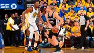 Warriors derrotó a San Antonio Spurs por el tercer juego de los Playoffs NBA