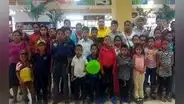 Profesor reunió dinero para llevar a sus alumnos al cine por primera vez 