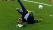 Aparatosa caída de Russo en el Barcelona SC vs. Boca Juniors