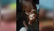 Adoptan a vaca y esta se comporta como si fuera un perro