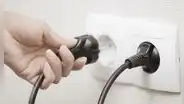 ¿Qué aparatos eléctricos jamás debes dejar enchufados para evitar el “consumo fantasma”?