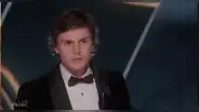 Globos de Oro 2023: Evan Peters gana premio a mejor actor de miniserie por “Dahmer”