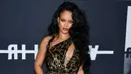 Padre de Rihanna anuncia que es portador de COVID-19 y la cantante le compró un ventilador 