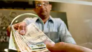 Trabajadores del Estado ganan menos del sueldo mínimo vital [INFO]