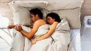 ¿Los hombres que se dejan hacer “cucharita” son mejores parejas?
